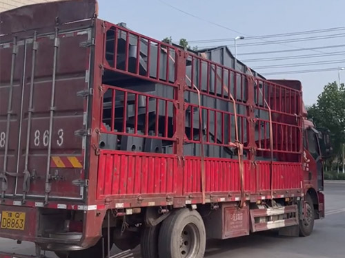 1542直線(xiàn)振動(dòng)篩三臺(tái)專(zhuān)車(chē)發(fā)信陽(yáng)